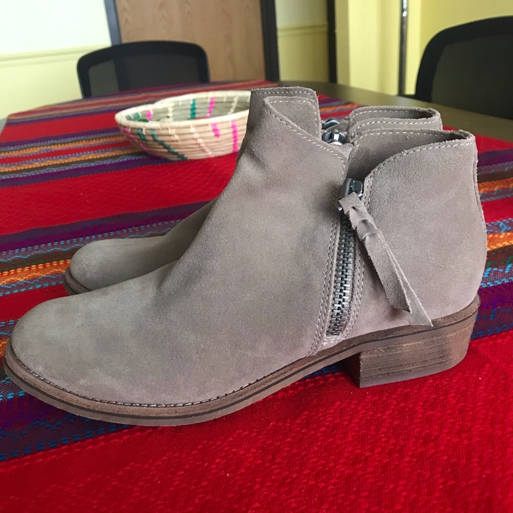 Dolce Vita Sydnie Suede Ankle Boot